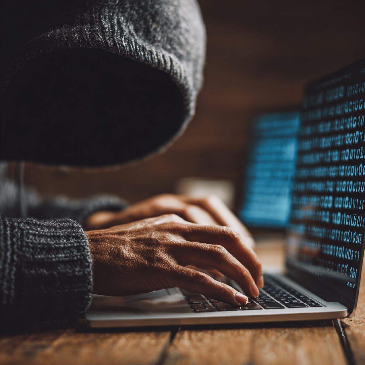 Cyber blackmail reporting expert help - cybersecurity specialist analyzing digital threats requiring technical expertise and legal knowledge for proper reporting