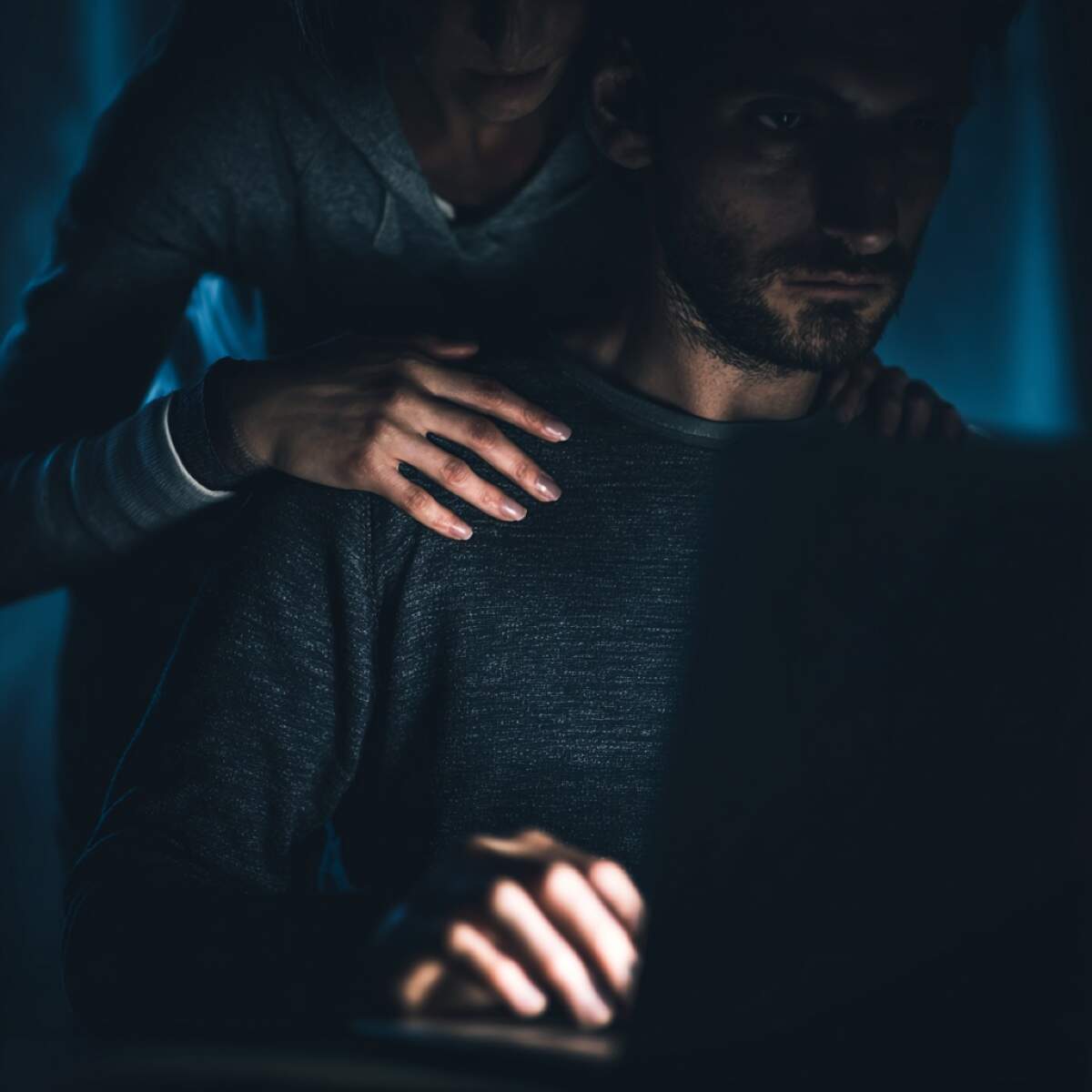 Extortion victims immediate professional help - cybersecurity expert providing crisis intervention and emotional support to victim in distress